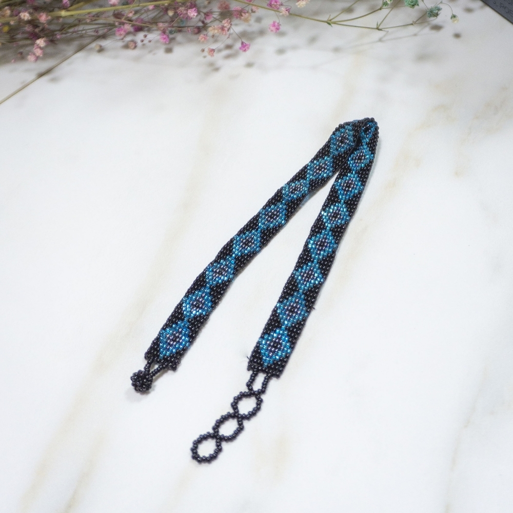 Beaded diamond collar